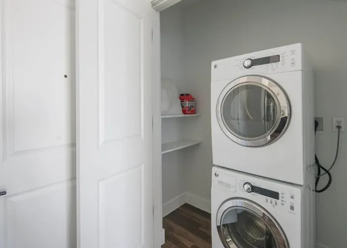 Cozy 1bd - Pool, Gym, Parking, W-d - Sleeps 4